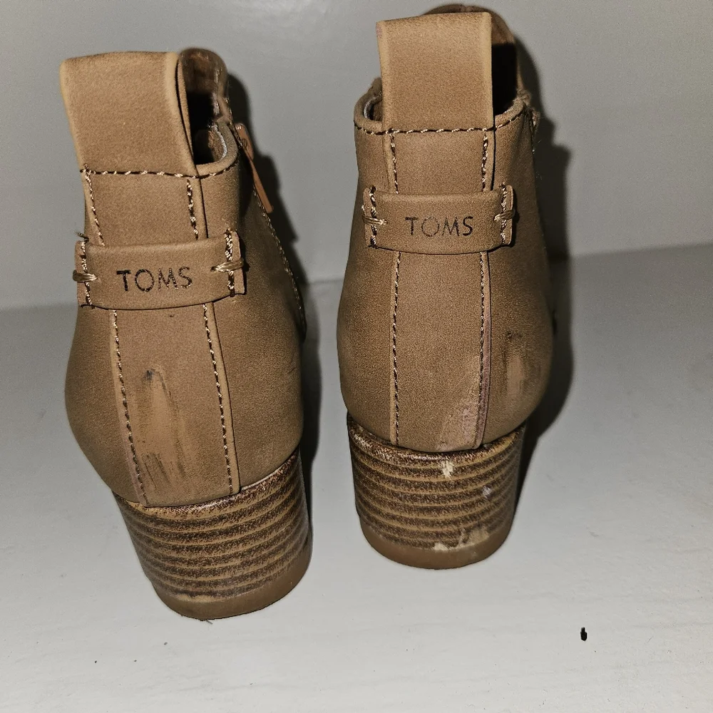 Girl’s Toms Kelsey Wedge Bootie (Sz13)